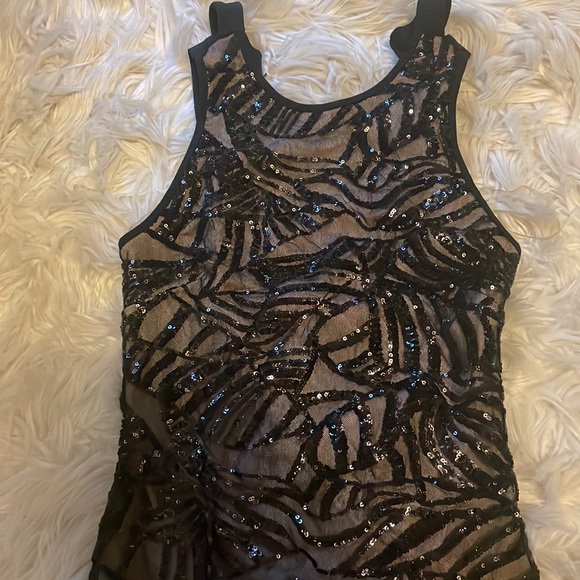 Mini black sequin cocktail Dress with sexy back - Picture 4 of 5